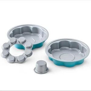 Pampered Chef Silver and Blue Bakeware Set